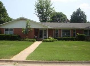 904 Euclid Blvd, Carthage, MO 64836
