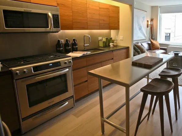 550 West 45th Street image 3 of 18