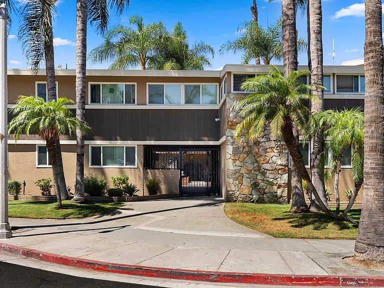 Melrose Manor Apartments - Riverside, CA — Photo 103