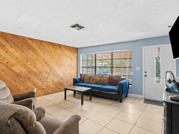 2741 NE 8th Avenue, Pompano Beach, FL 33064