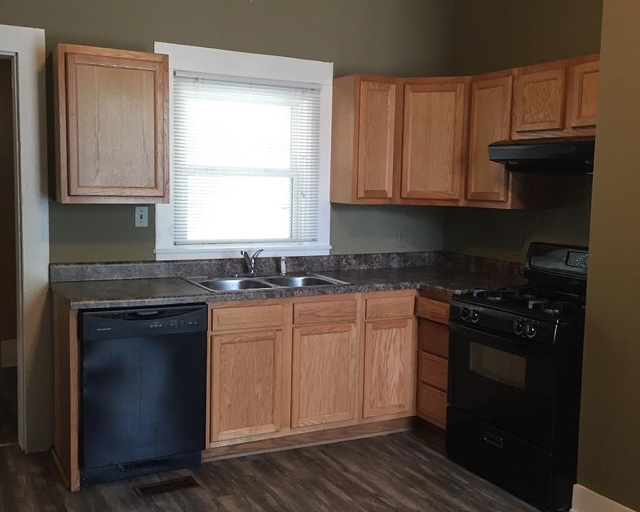 2nd image of 631 Clay St