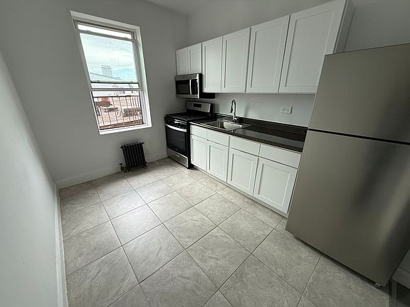 4th image of 71 Lexington Ave APT 12