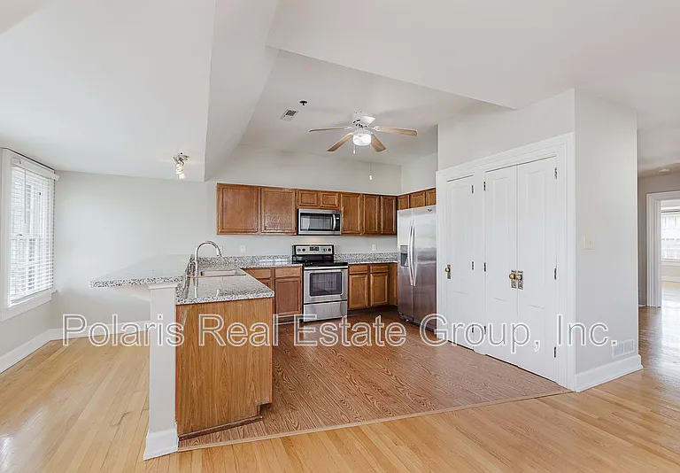 101 E 14th St #3 — Photo 15