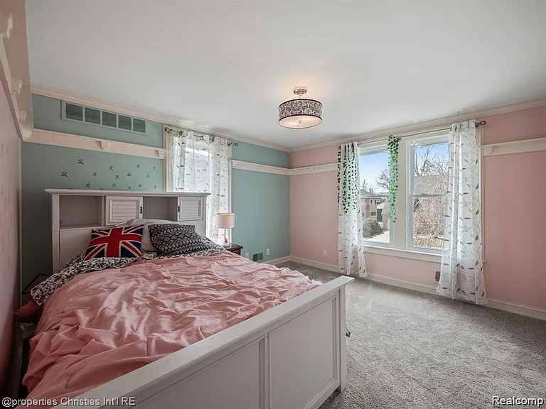 731 S Bates St — Photo 27