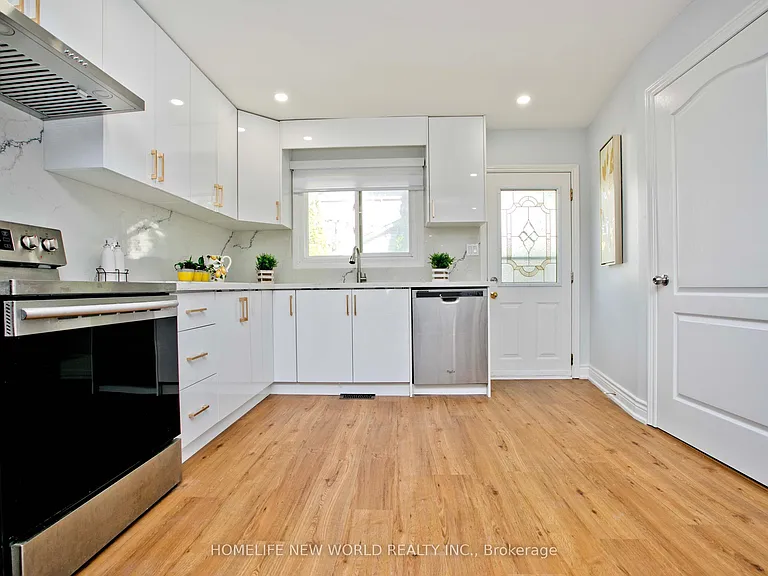 19 Britannia Ave — Photo 7