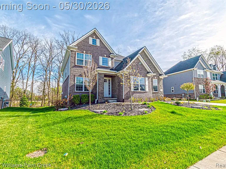 375 Amelia Cir — Photo 3