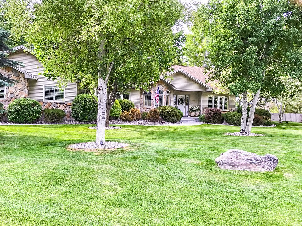 1st image of 985 Dairy Ln
