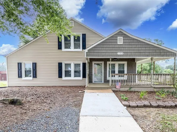 123 E 2nd St, Oakboro, NC 28129