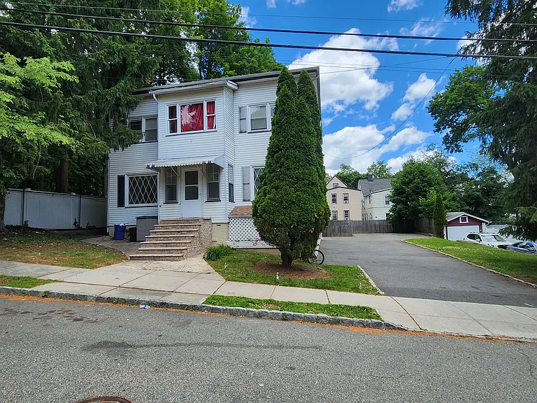 32 Edisonia Ter #1 — Photo 1