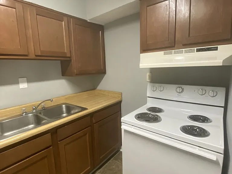1728 Chester Rd — Photo 5