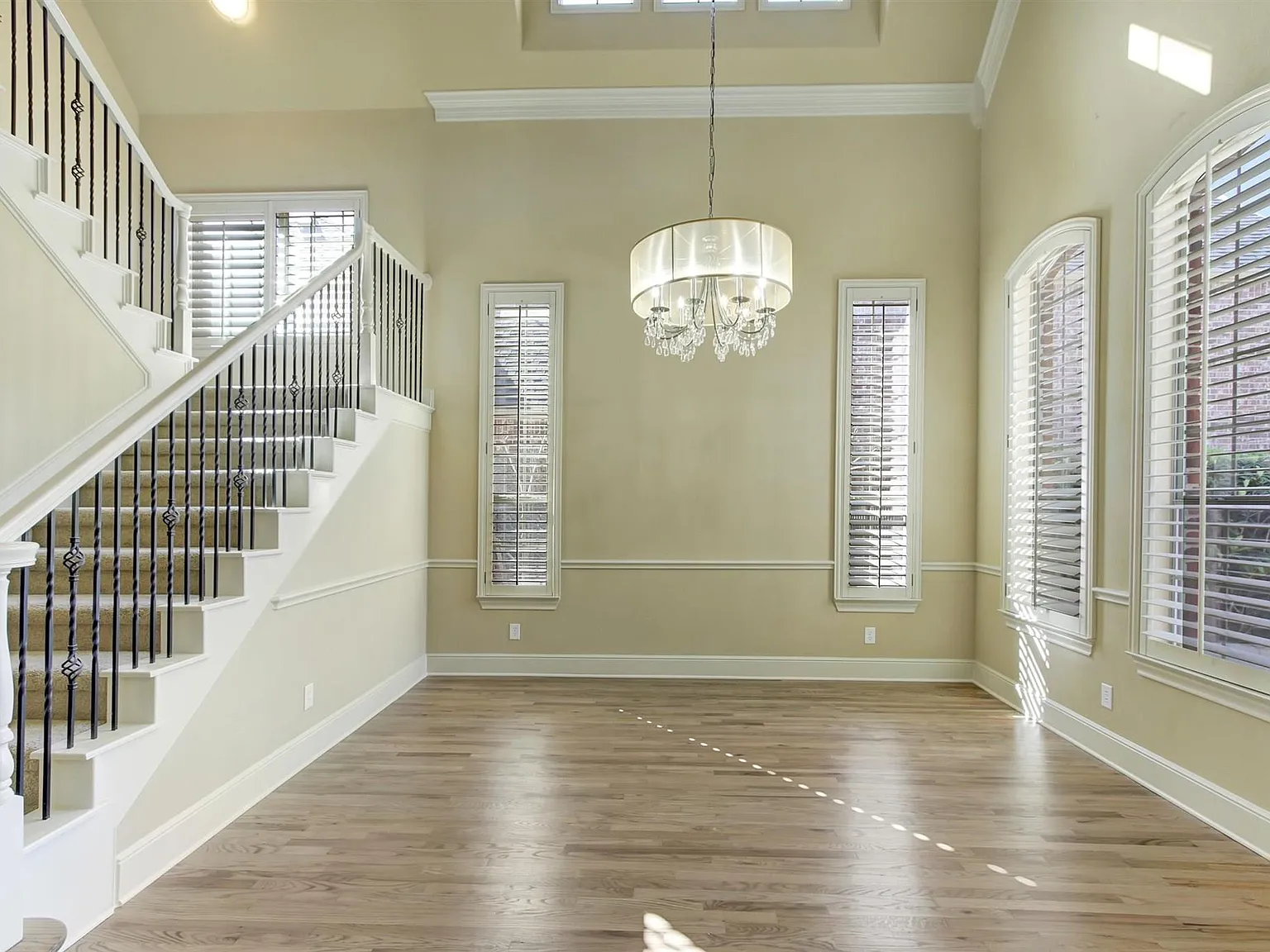4 bed, 3.5 bath, 3353 sqft, $4,600 — Photo 4