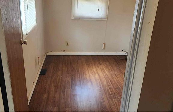 4th image of 400 E Thrush Ave #A