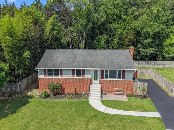 7100 Old Chapel Dr, Bowie, MD 20715