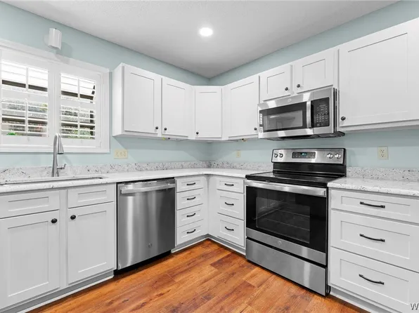 1700 Dauphine Dr, Tuscaloosa, AL 35406