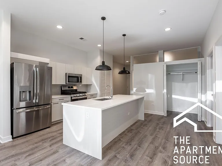 2247 W Lawrence Ave #G2 — Photo 2