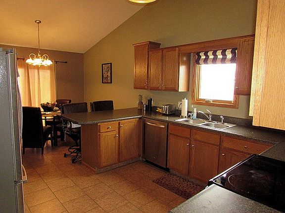 5th image of 504 Tanglewood Dr