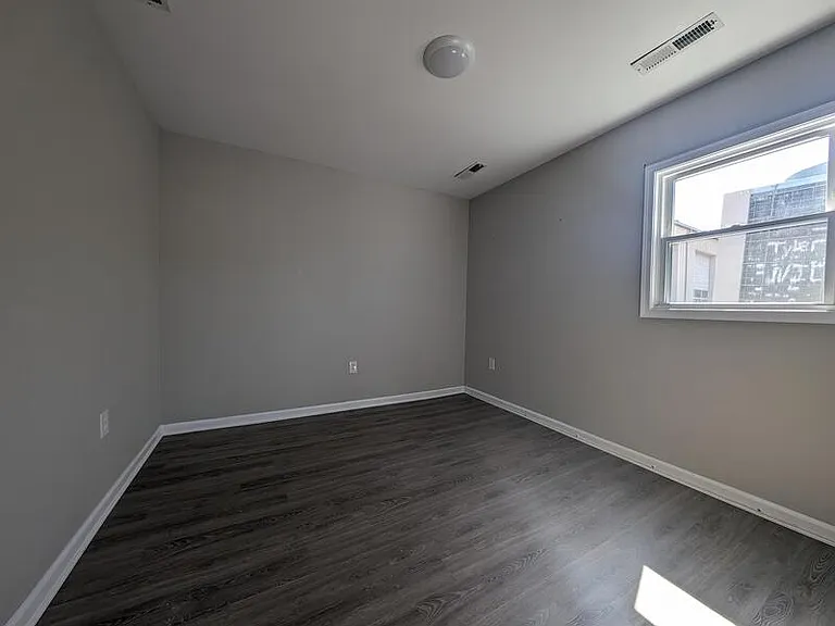 610 S Market St — Photo 5