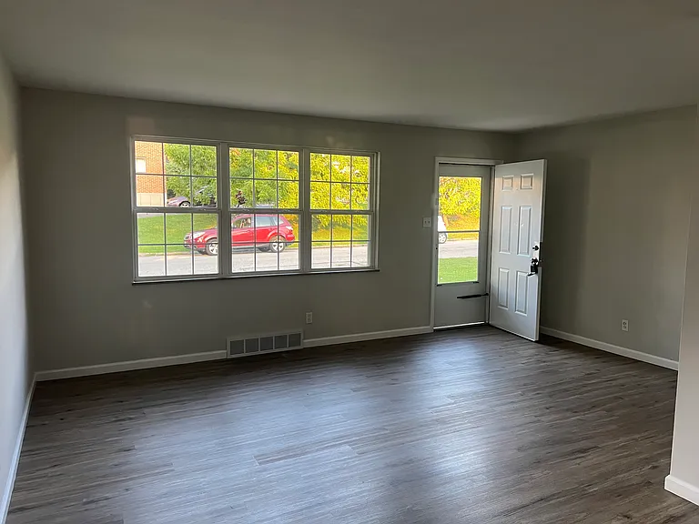 8941 Kidder Ave — Photo 5