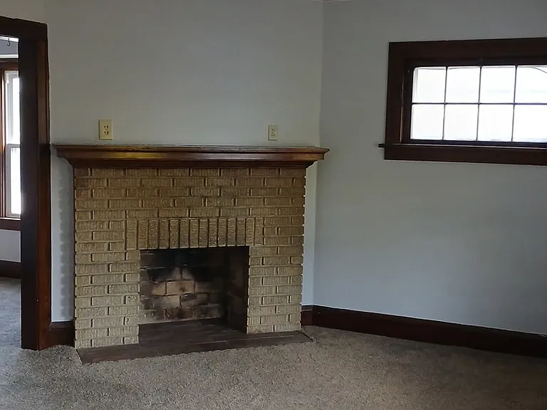 1585 Larchmont Ave — Photo 5