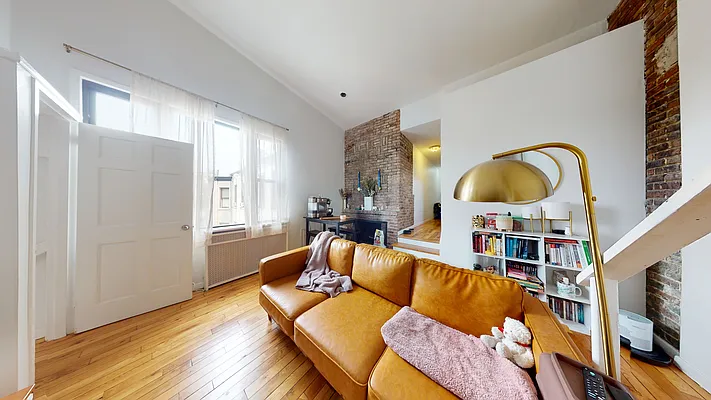 Rented by Bond New York | media 27