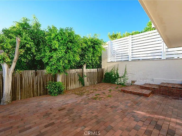 883 Katella St — Photo 43