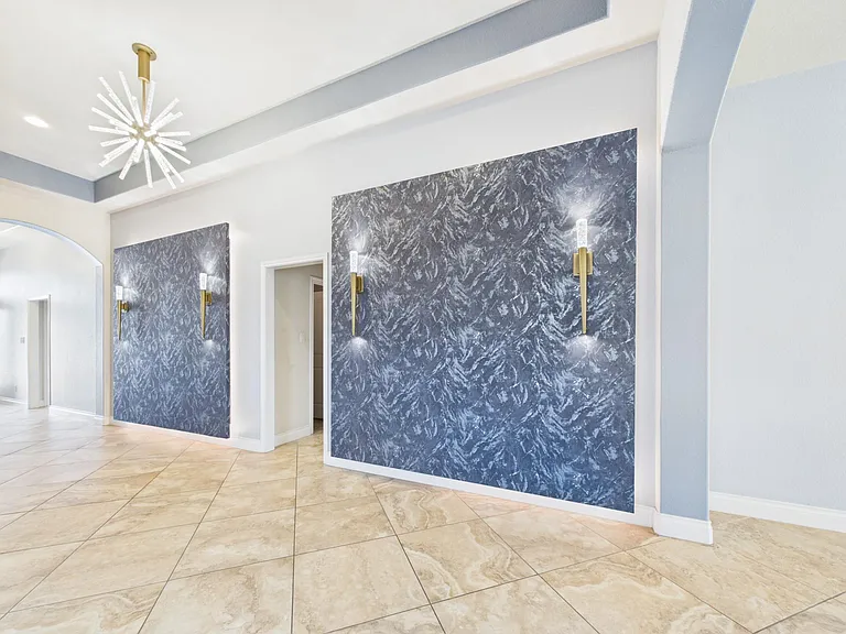 2807 Naples Park Ln — Photo 9