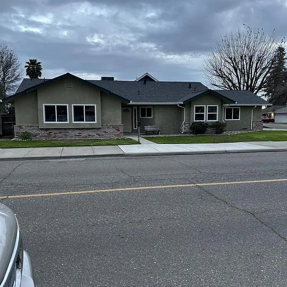 1020 W Minnesota Ave — Photo 1