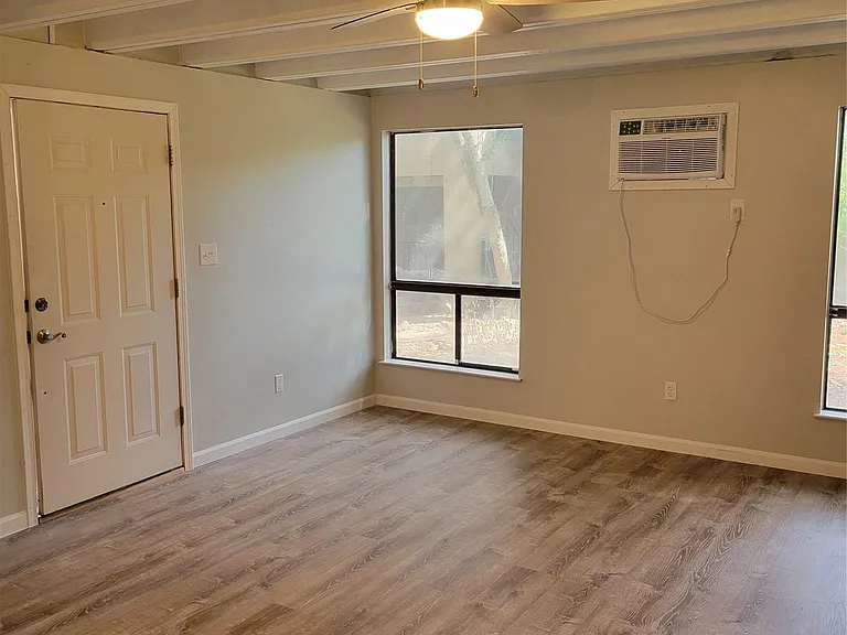 5916 Lago Vista Way #14 — Photo 5