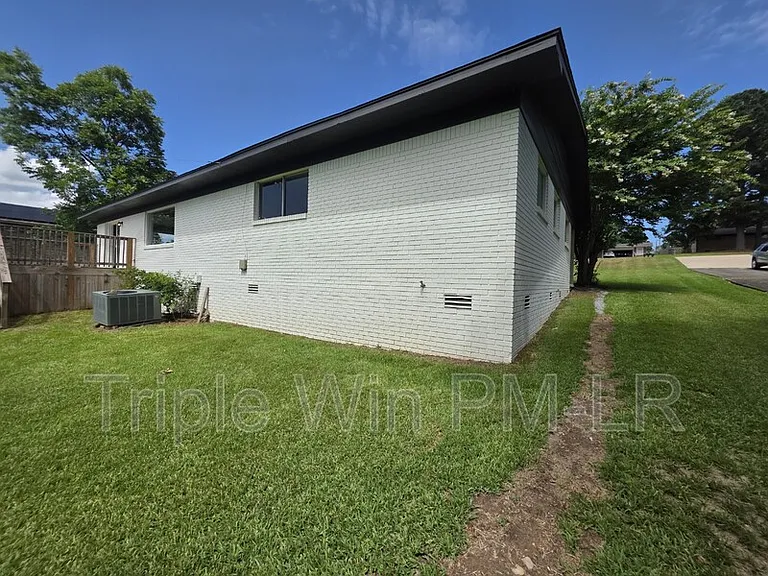 1908 E Lakeview — Photo 31