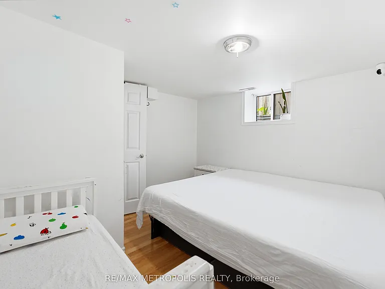 312 Palmerston Ave #BASEMENT — Photo 7