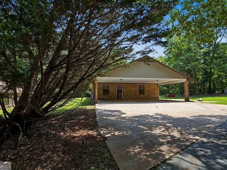 241 Busbin Rd — Photo 6