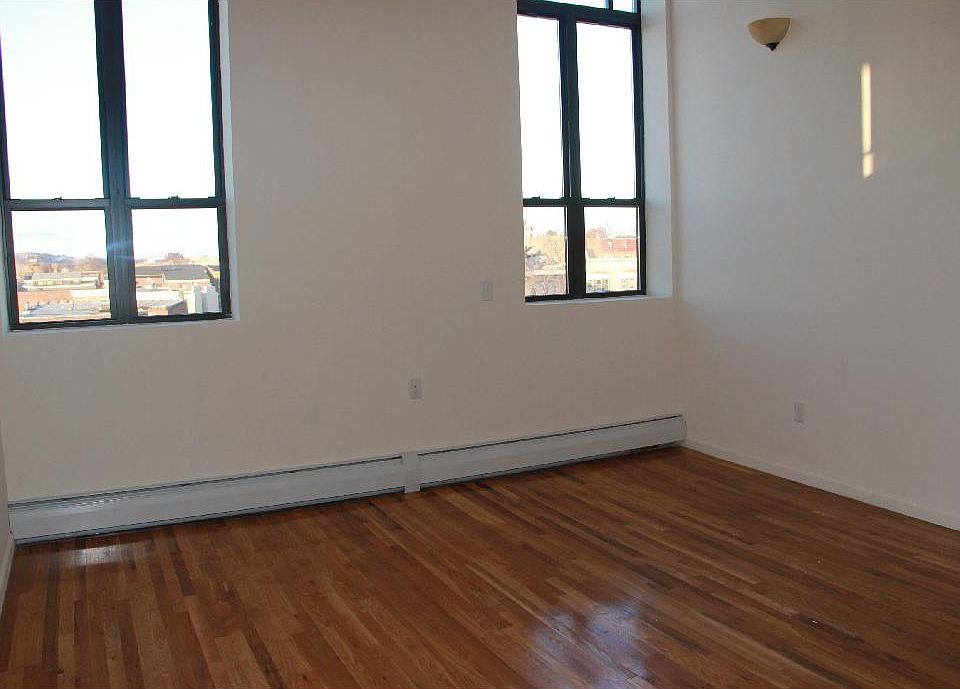 2nd image of 43 Madison St