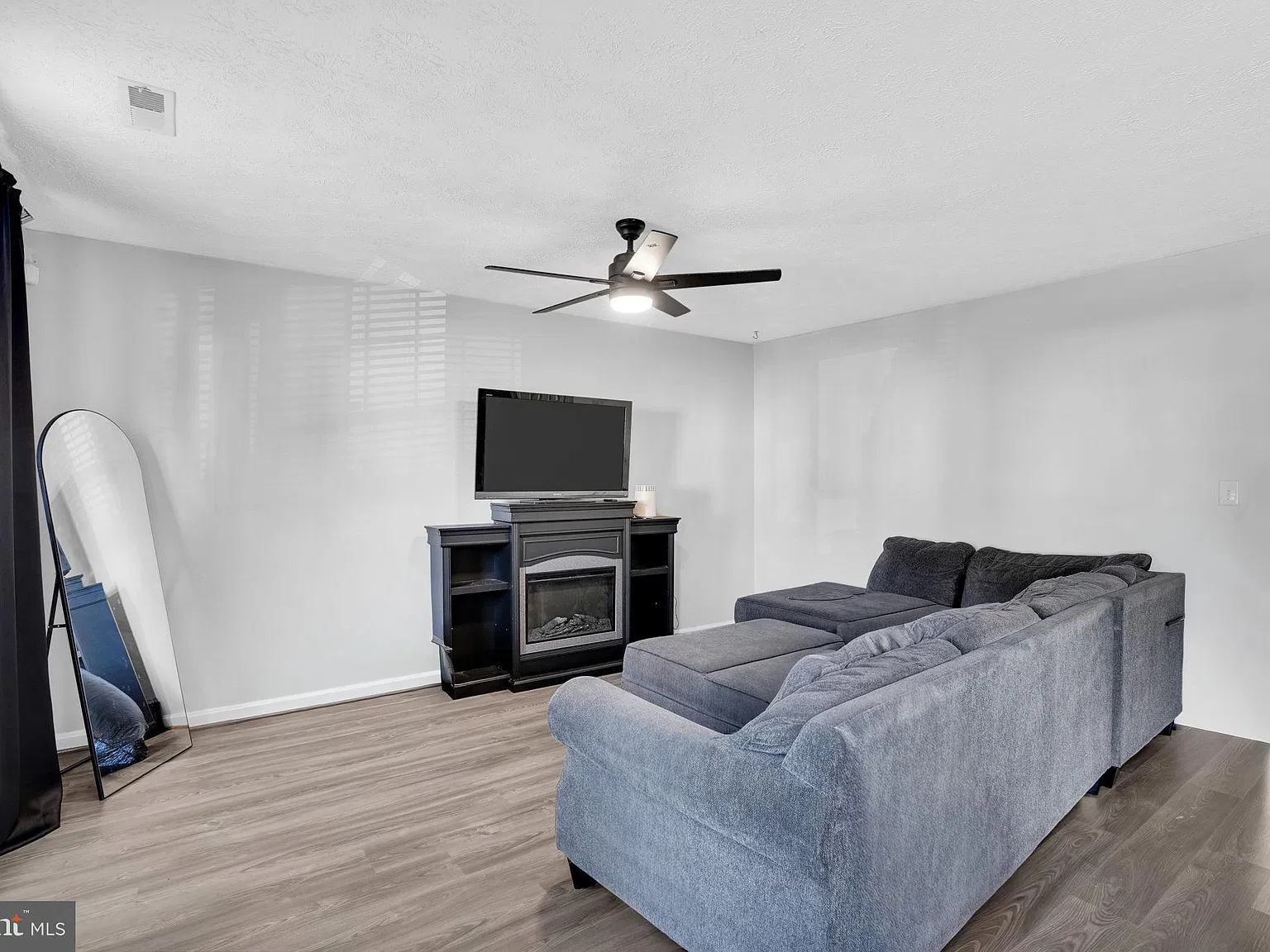 3 bed, 2.5 bath, 1247 sqft, $2,000 — Photo 4