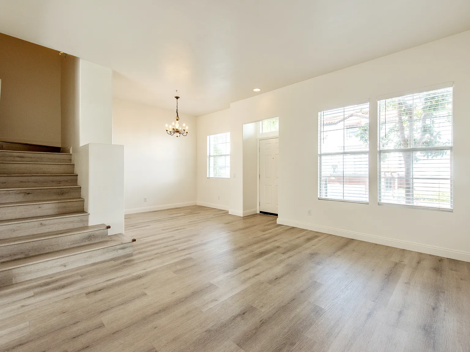 3 bed, 1724 sqft, $4,300 — Photo 2