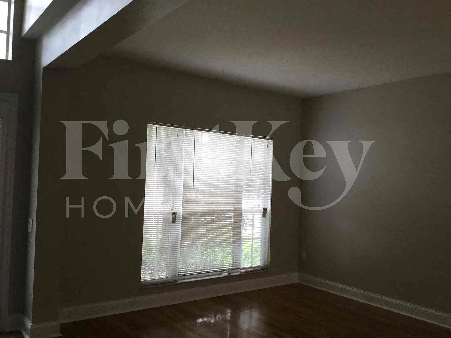 4 bed, 2.5 bath, 2112 sqft, $3,410 — Photo 3