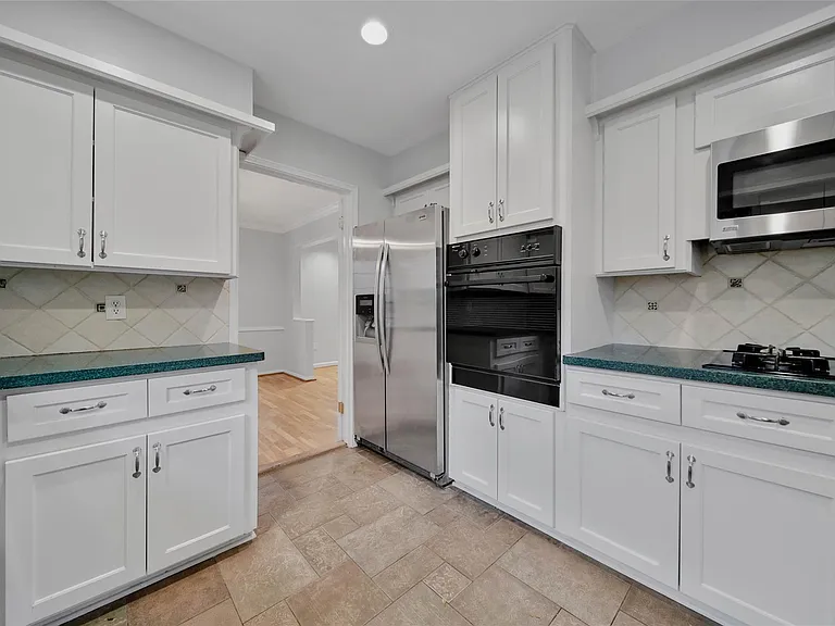 1067 Lehman St — Photo 8