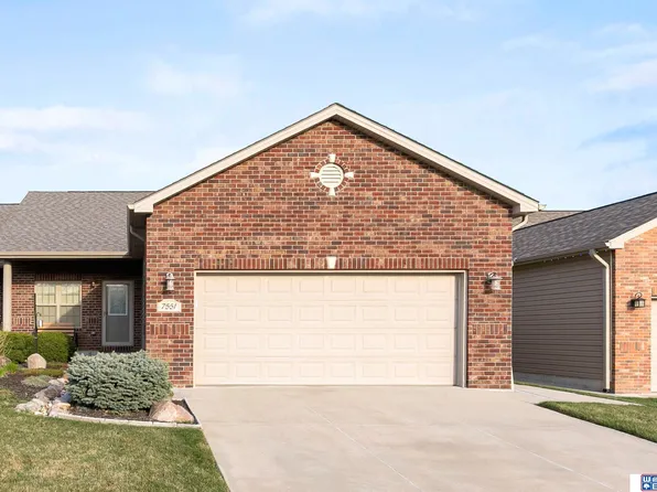 7551 Greycliff Dr, Lincoln, NE 68516