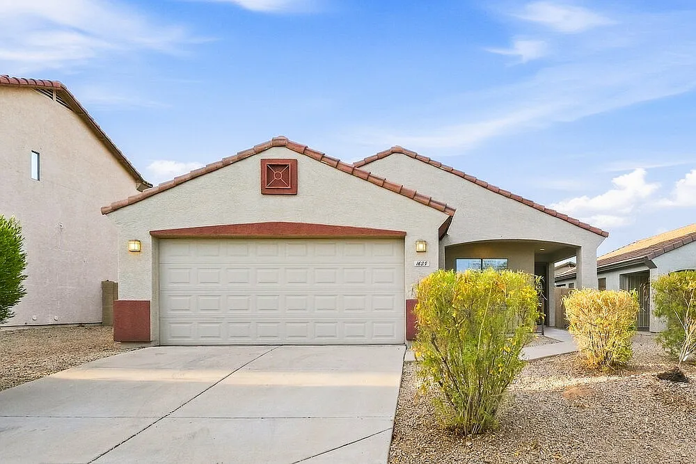 3 bed, 2.0 bath, 1298 sqft, $2,150 — Photo 1