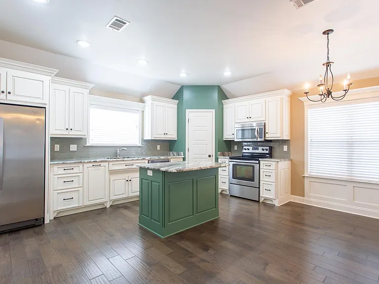 3930 Glen Laurel Dr S — Photo 17