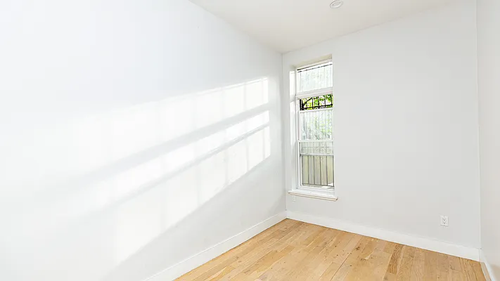 Rented by Nooklyn NYC LLC | media 27