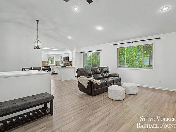 5th image of 2006 Burton Knoll Ct SE