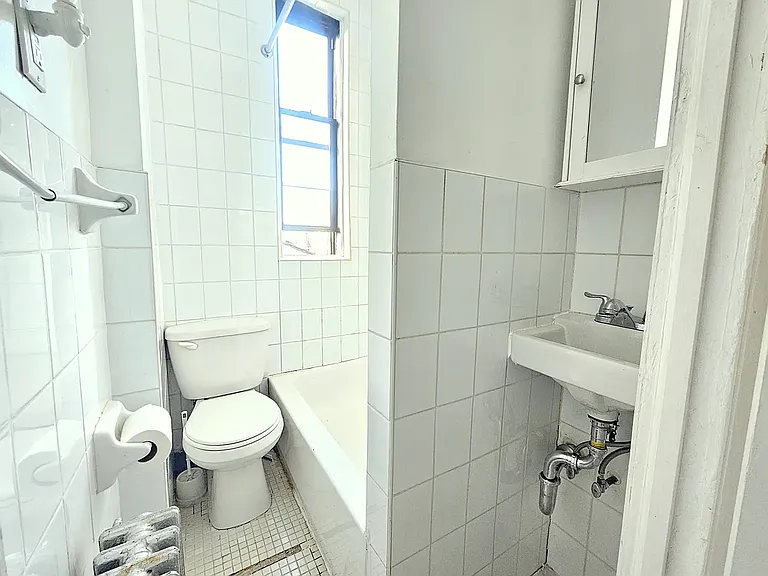 156 Grand St #20 — Photo 8