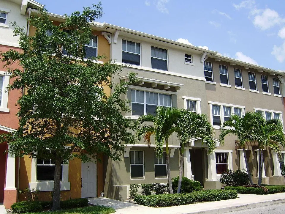 810 Marina Del Ray Ln #2