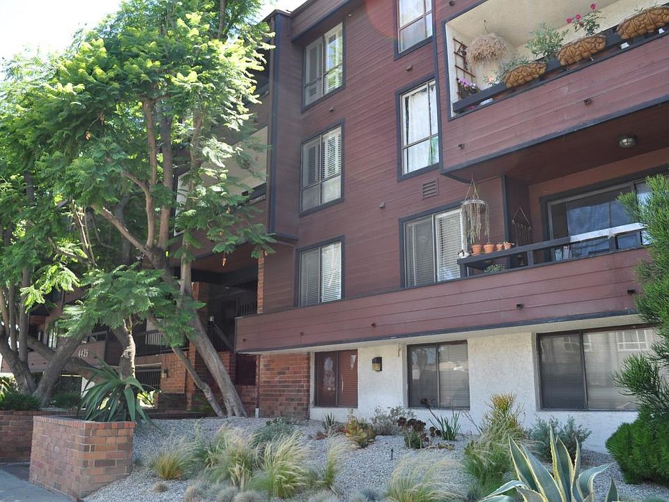 1st image of 4425 Whitsett Ave Unit 105