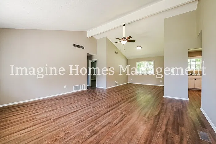 3 bed, 2.0 bath, 1431 sqft, $2,350 — Photo 2