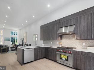 104 Black Horse Park Aly, Philadelphia, PA 19106