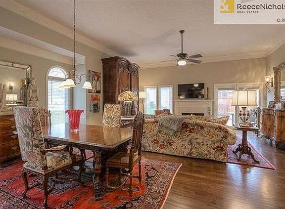 Fresh, bright and open floor plan.