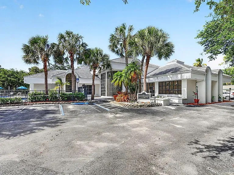 2445 SW 18th Ter #302