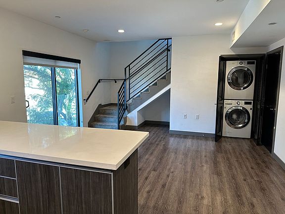 4th image of 178 N Alexandria Ave APT 301