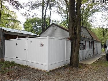 3rd image of 8065 Oak Dr